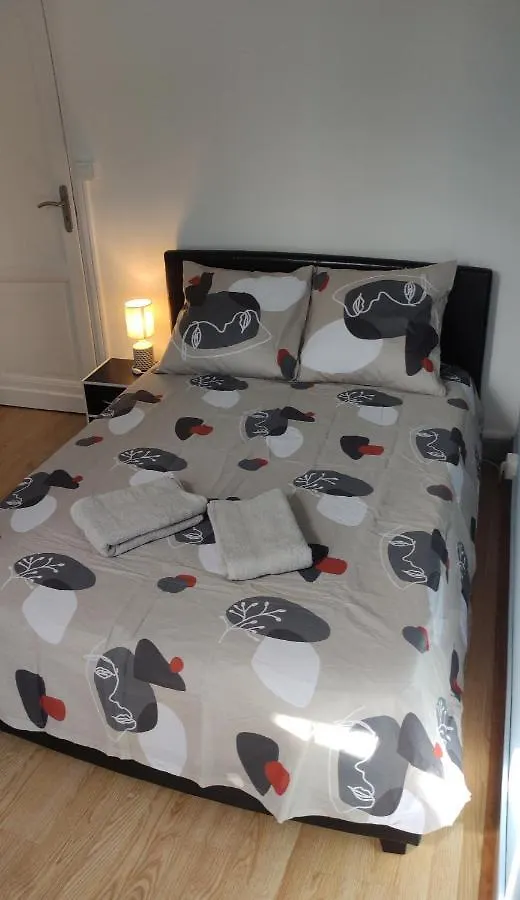 Appt 3 chambres 10mn à pied des remparts - Appt 3 rooms 10mn walk of Avignon ramparts 0*,  France