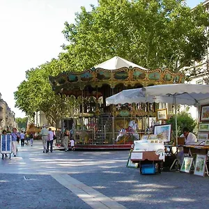 Appartement Avec Beaucoup De Charme, Avignon
